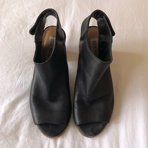 Steve Madden Nonstp peep toe booties